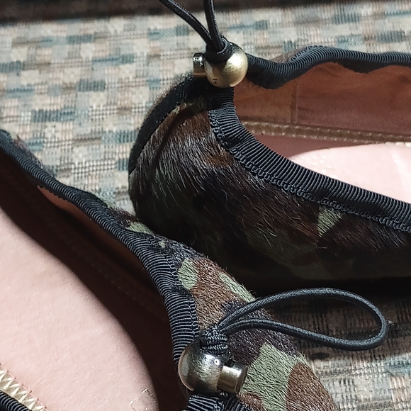 Vince Camuto Green and Brown Camouflage Flats - Picture 11 of 12